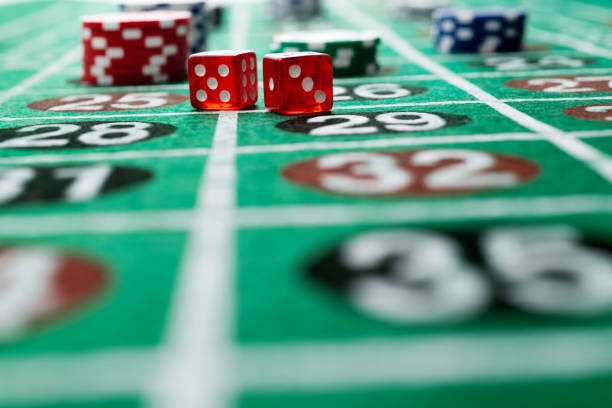 Live dealer action Live dealer rolling dice in Dadu Online